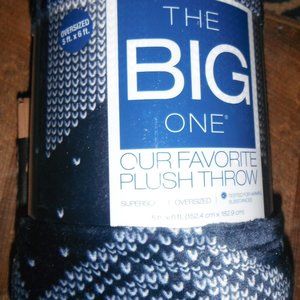 NEW Plush Throw, 50" X 72" Kohls The Big One, Navy Fairisle design